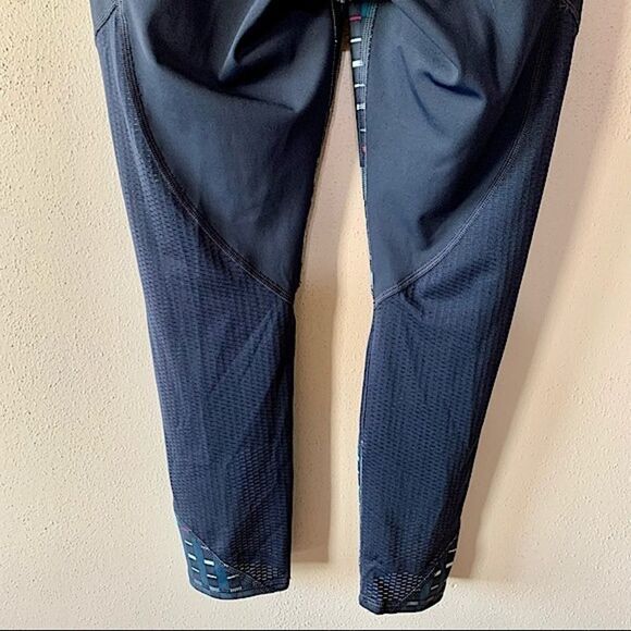 Athleta Blue Multicolor Geometric 8” Rise Mesh Crop Leggings - Picture 9 of 10